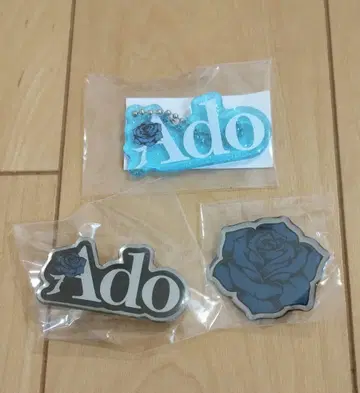 Ado 네임 핀즈, 파랑 장미 핀 배지, 아크릴 키링 3개