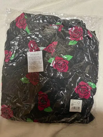 세리자와 셔츠 스즈메의 문단속 전시회