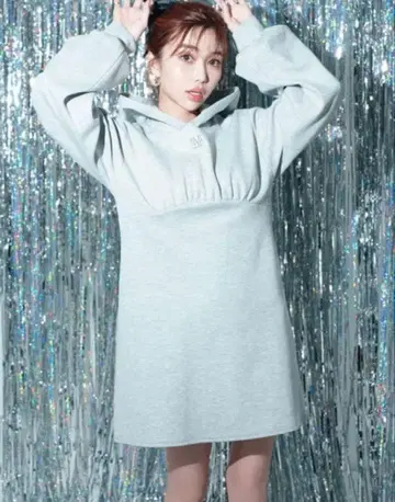 에이미 이스트 월 그레이 후드 부착 원피스