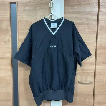 KINGLYMASK 브이넥 상의