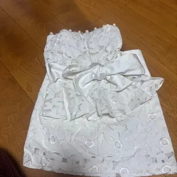 화이트 레이스 드레스 펄 리본 포함
