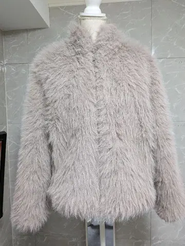 연한 그레이 인조 모피 봄버 자켓