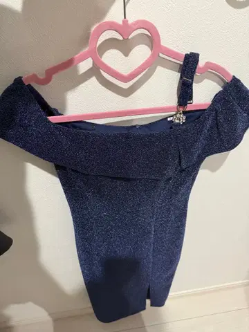 네이비 오프숄더 드레스 미들 기장