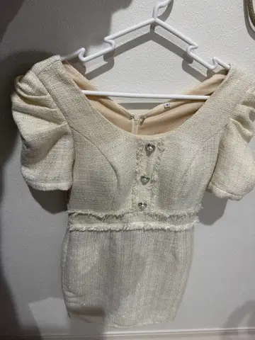 아이보리 퍼프 슬리브 트위드 드레스