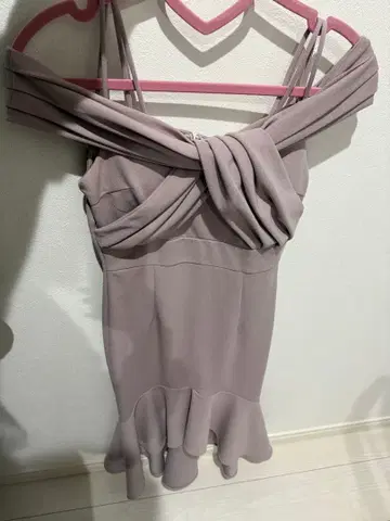 오프숄더 미들 기장 드레스 핑크