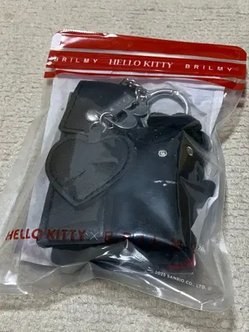 HELLO KITTY x BRILMY 립 참 BLACK ver.