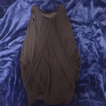 블랙 슬리브리스 무릎 기장 원피스