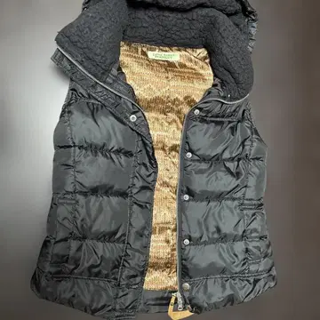 블랙 다운 베스트 퍼 없음