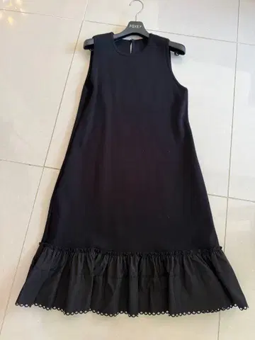 FOXEY 무릎 기장 원피스 밑단 레이스 블랙