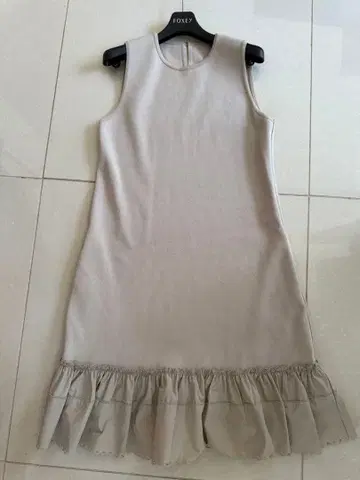 FOXEY 베이지 슬리브리스 원피스 40