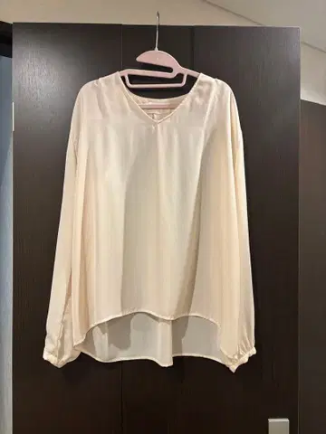 ABAHOUSE 아이보리 V넥 긴팔 블라우스