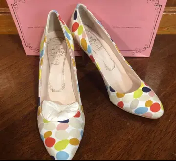 카리앙 도트 펌프스 미사용 새상품 22.5 상자 없음