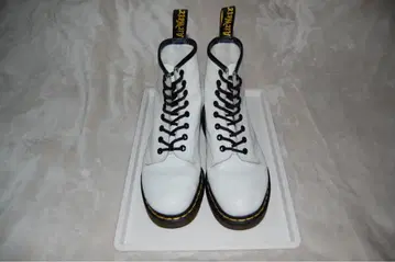 닥터마틴 10홀 화이트