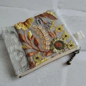 [ 애플17님 상담용 ] 인도 자수 리본 미니 파우치