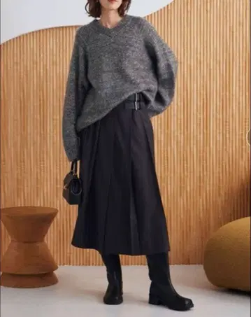 미라 오웬 버클 플리츠 스커트