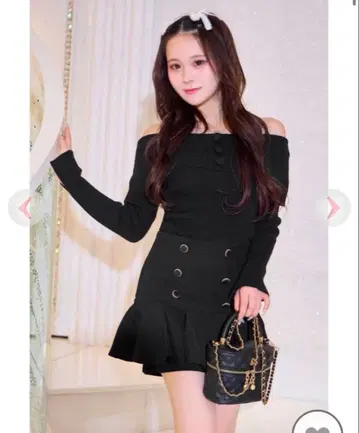 프론트 버튼 오프숄더 니트탑 쉘리미