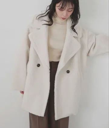 LIAN 보아 테일러드 코트