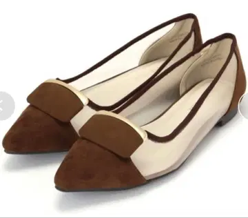 버클 장식 펌프스