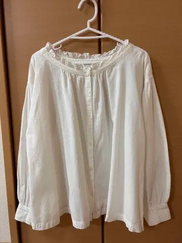 스튜디오 클립 프릴 달린 화이트 셔츠 긴팔