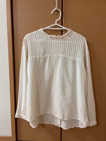 스튜디오 클립 아이보리 핀턱 디자인 긴팔 셔츠