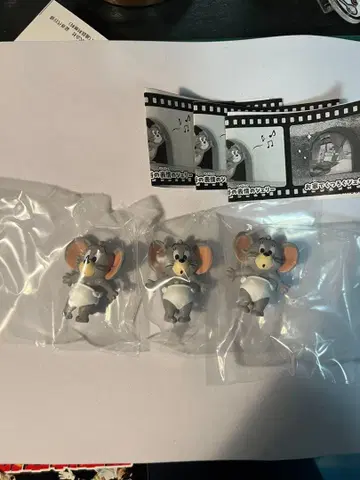 톰과 제리 제리와 타피가 있는 집 피규어 쫓기는 타피 3개