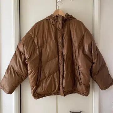 [ GU ] 후드 부착 다운 자켓 충전솜 브라운 XL