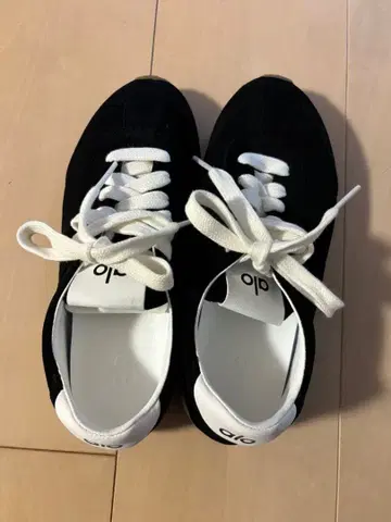 Alo Sunset Sneaker 블랙 W6.5