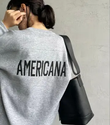 아메리카나 x 진즈팩토리 별주 백 로고 디자인 자카드 니트