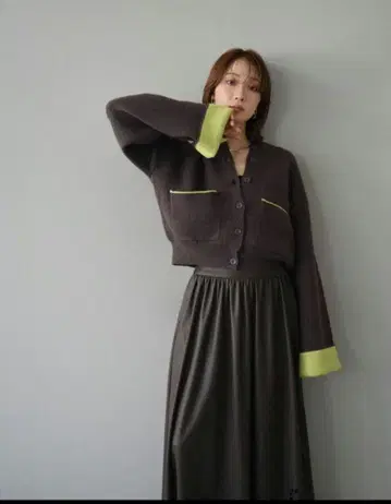 브라운과 라임의 긴팔 가디건