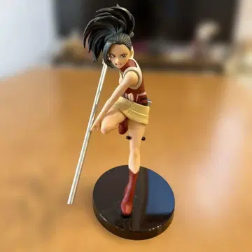 나의 히어로 아카데미아 야오요로즈 모모 피규어