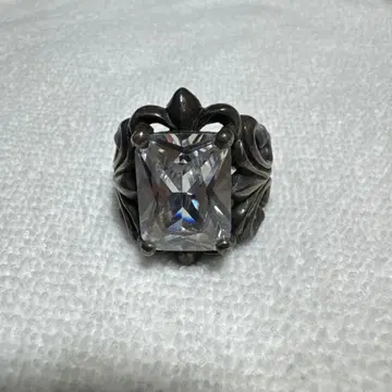 빈티지풍 장식 반지 JUSTIN DAVIS (저스틴 데이비스)?