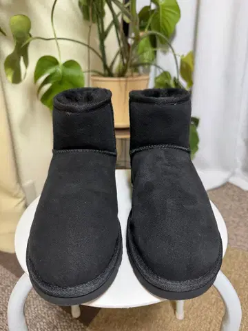 블랙 스웨이드 숏 어그 부츠