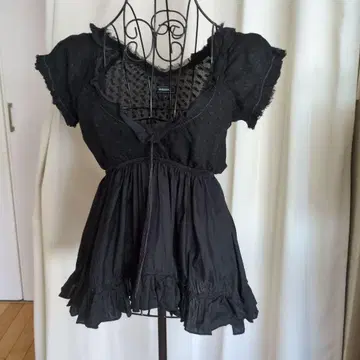 도트 무늬 슬리브리스 상의 블랙