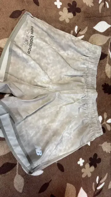 뉴발란스 카모 패턴 숏팬츠 M 사이즈