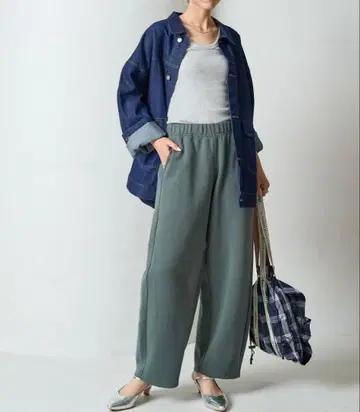 프릭스스토어 종이상자 맨투맨 커브 팬츠