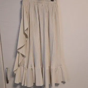 화이트 플리츠 롱 스커트 프릴 밑단