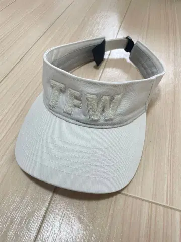 TFW49 화이트 선바이저