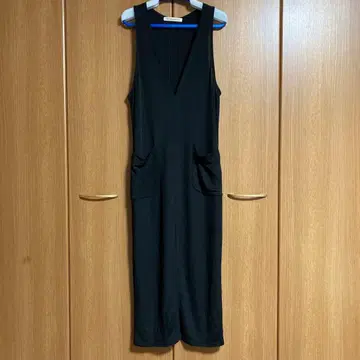 GALLARDAGALANTE 슬리브리스 원피스 블랙