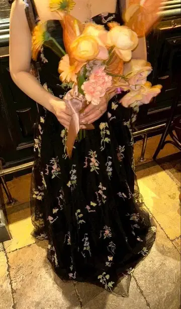 꽃무늬 자수 롱 드레스