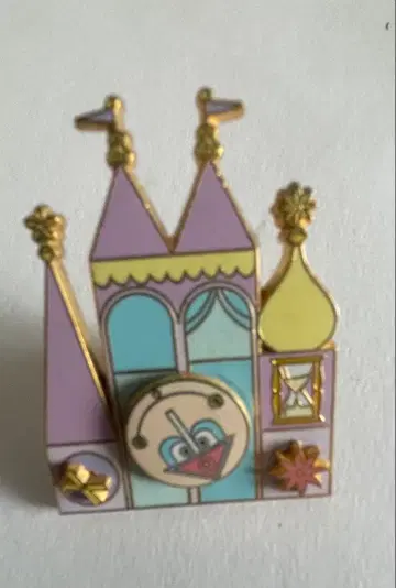 디즈니 스토어 핀 배지 잇츠 어 스몰 월드