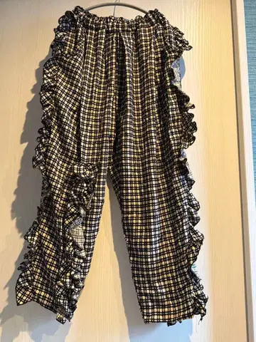 unica 유니카 프릴 장식 블랙 앤 화이트 체크 팬츠