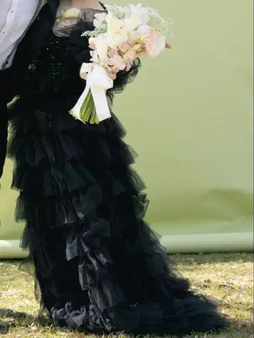 블랙 프릴 오프숄더 드레스