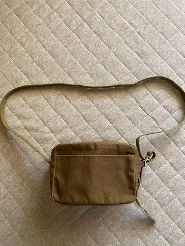 올리브 그린 캔버스 숄더백 신조로 칸포