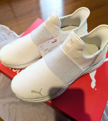 [미사용 새상품] PUMA 화이트 스니커즈 319999-01/24.5cm