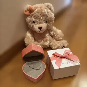 THE KISS 팔찌와 곰 봉제 인형 세트