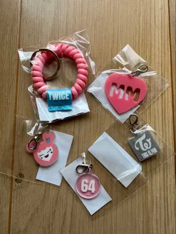 TWICE 모모 코일 키링 참 팝업스토어 한정판