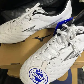 미즈노 와이드 축구화 화이트