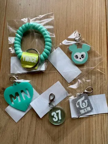 TWICE 미나 코일 키링 참 팝업스토어 한정판