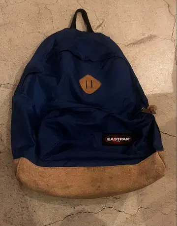 EASTPAK 네이비 백팩