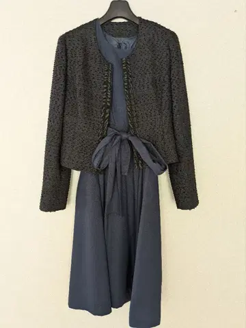 네이비 원피스와 자켓 세트